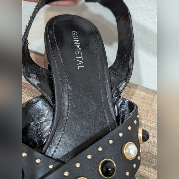 Gunmetal grommet and faux pearl black strappy sandals Sz 7.5 - Picture 8 of 9